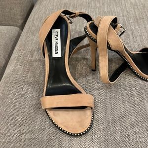 Steve Madden strappy camel suede sandals. 3.5 inch heels. New.